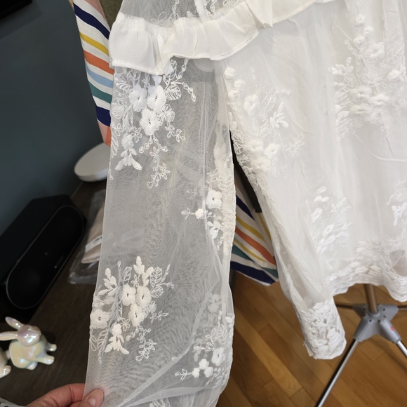 Impressions Ivory Floral Lace Blouse - Picture 5 of 12